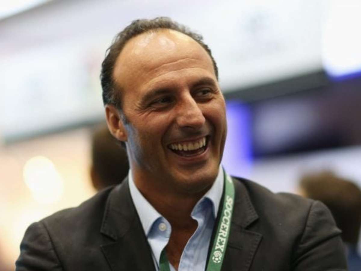 Ex-jogador do Tottenham anuncia candidatura à presidência da Fifa