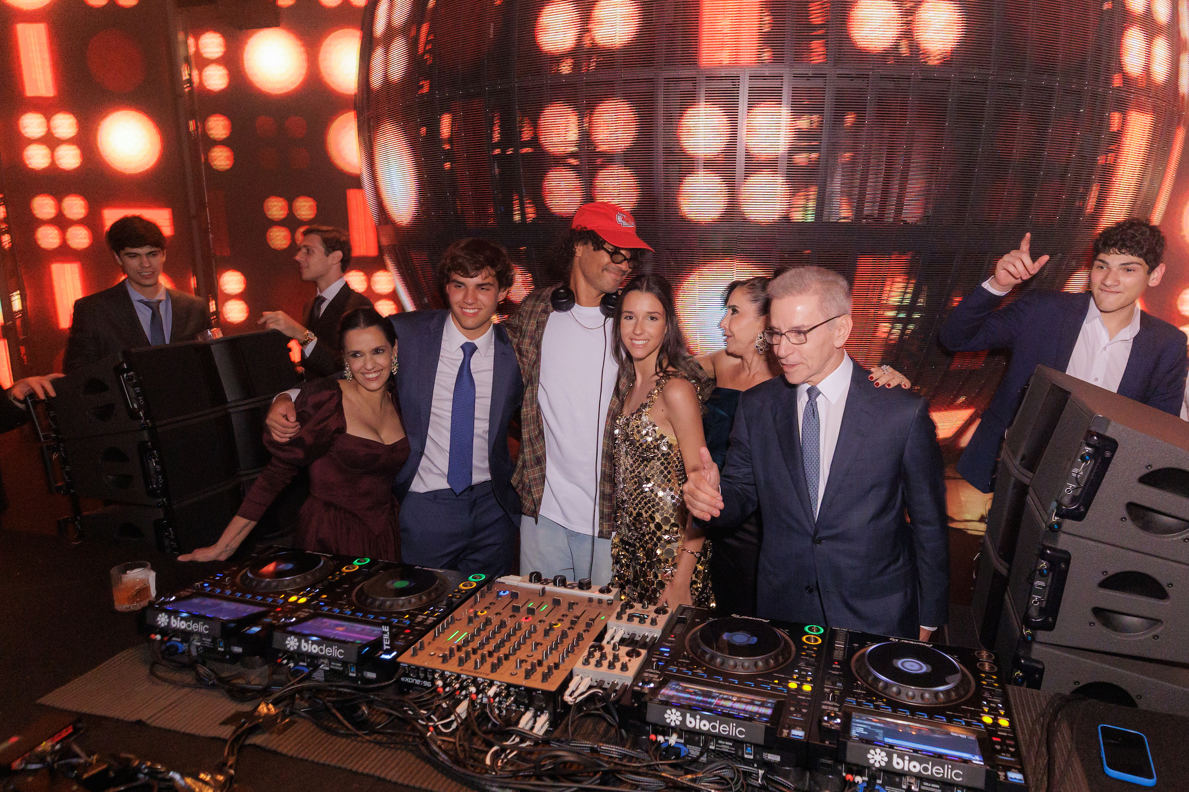 Ilca Maria Estevão exalta 15 anos da filha Marita em festa de gala