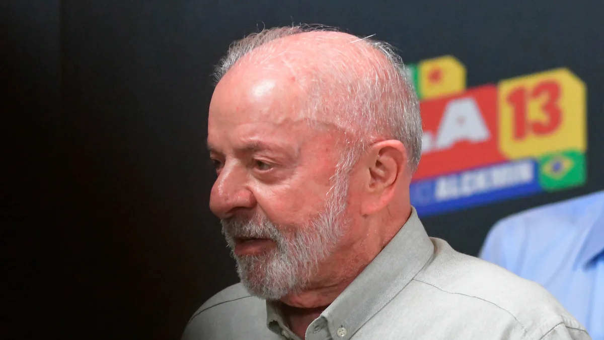 Lula faz novo ataque a Flávio: "Defendam o Brasil da família Bolsonaro"