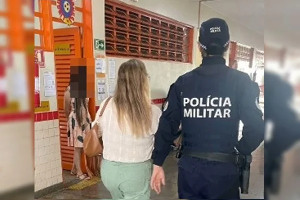Mesária é detida no DF suspeita de fazer campanha para Flávio em escola - destaque galeria