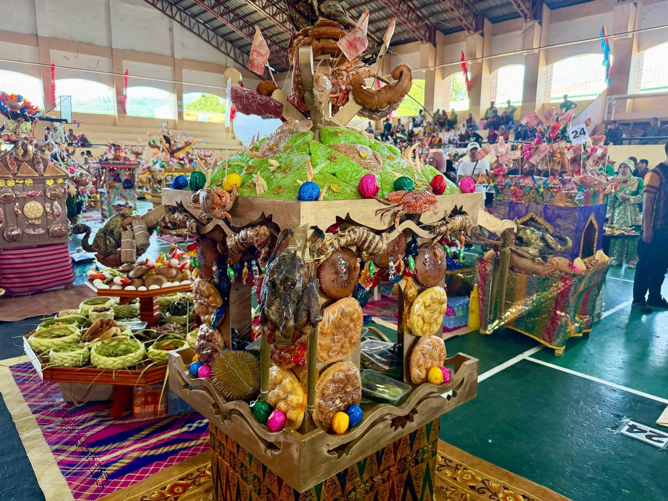 A house-shaped food display rises with seafood, native delicacies, and other local produce, turning Tawi-Tawi’s culinary traditions into edible art. All photos by Mia Magdalena Fokno/Rappler