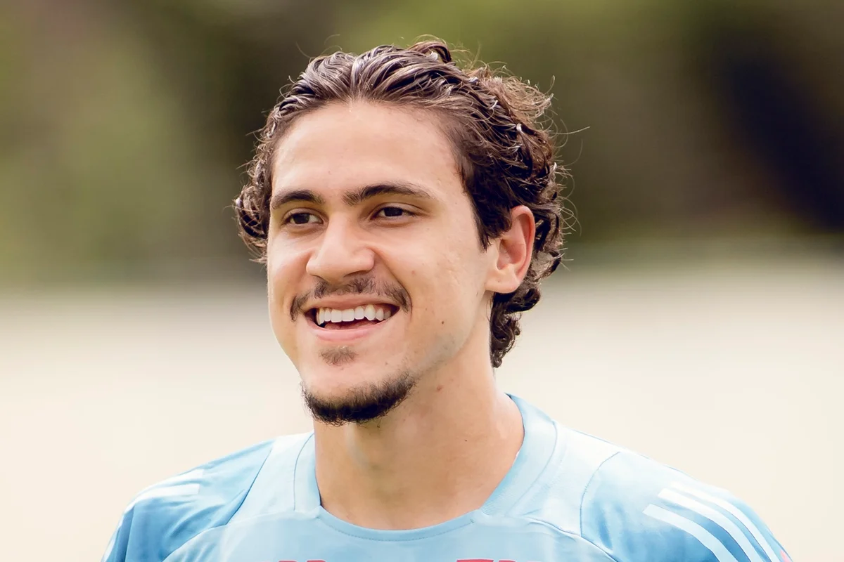 “Compra foi imoral”: casal rompe silêncio sobre Pedro, do Flamengo