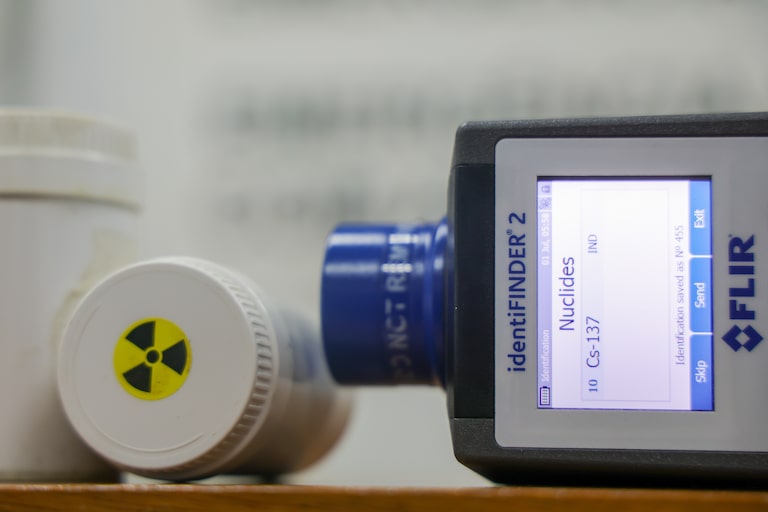 Embalagem de material radioativo com Actínio-225 é localizada em SP e passa por análise técnica