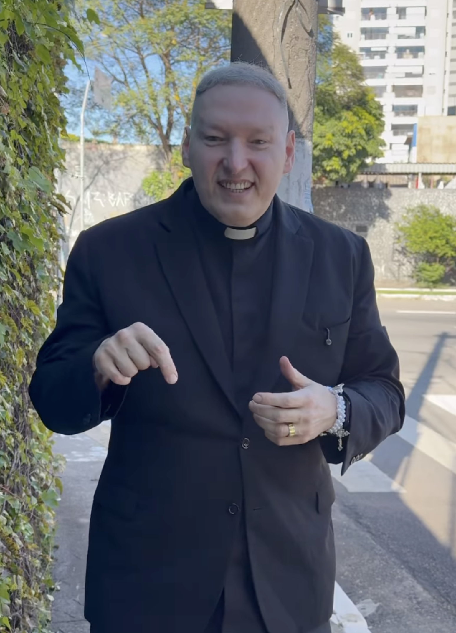 Padre Marcelo Rossi vota neste domingo,4
