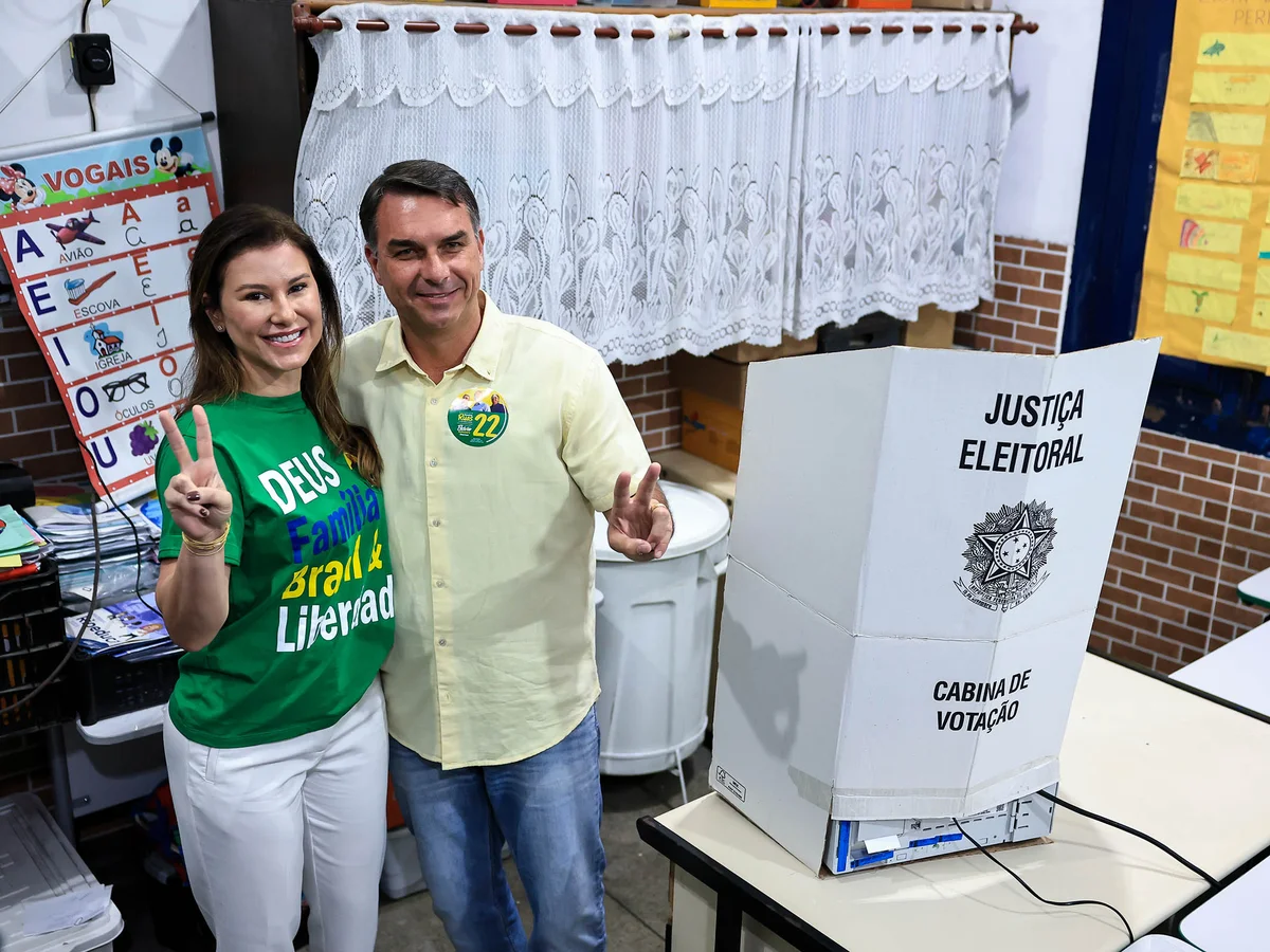 Flávio busca Centrão e conta com aliados para ampliar votos no 2º turno