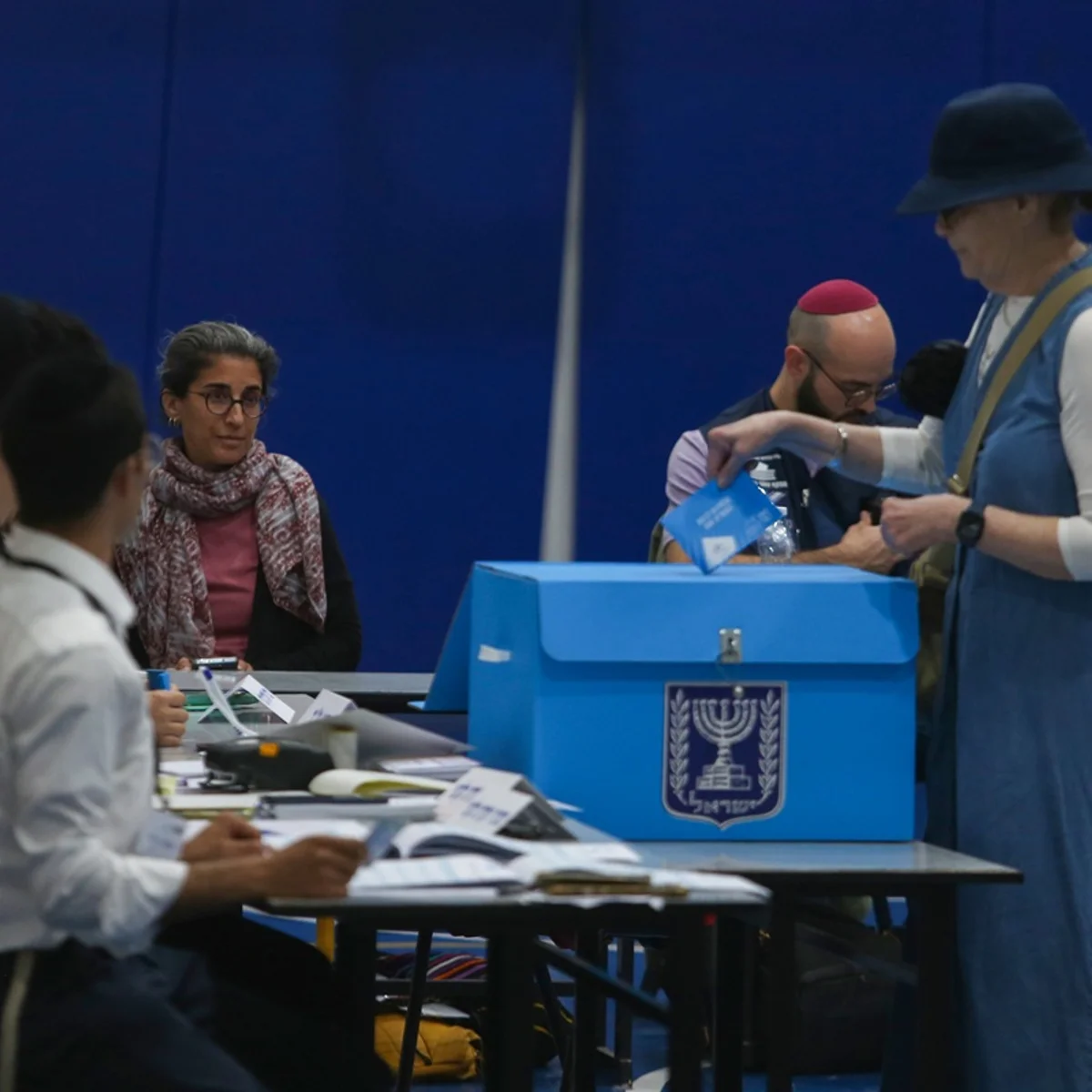 Israel vai às urnas em eleição acirrada entre Netanyahu e oposição