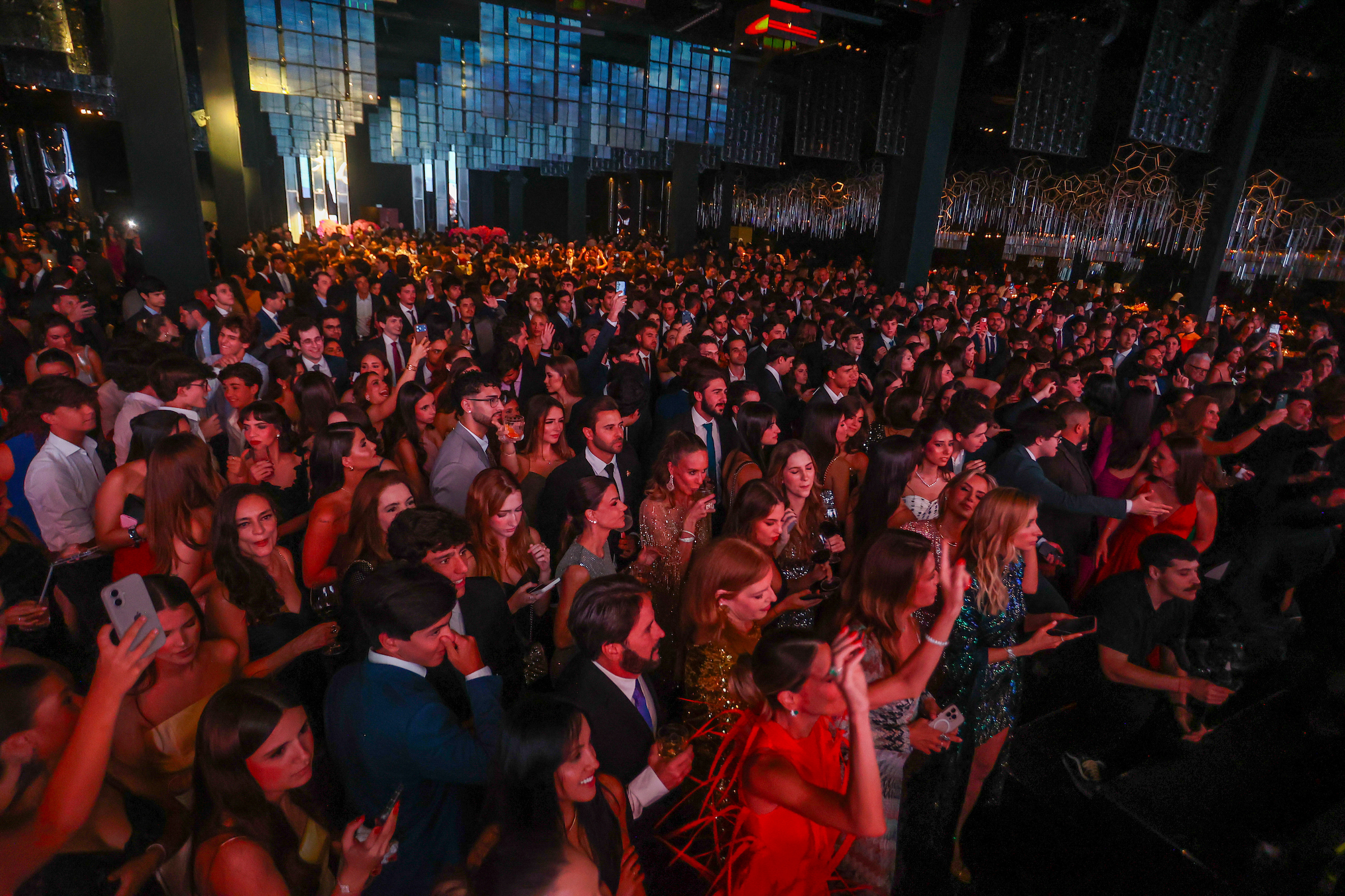 Ilca Maria Estevão exalta 15 anos da filha Marita em festa de gala