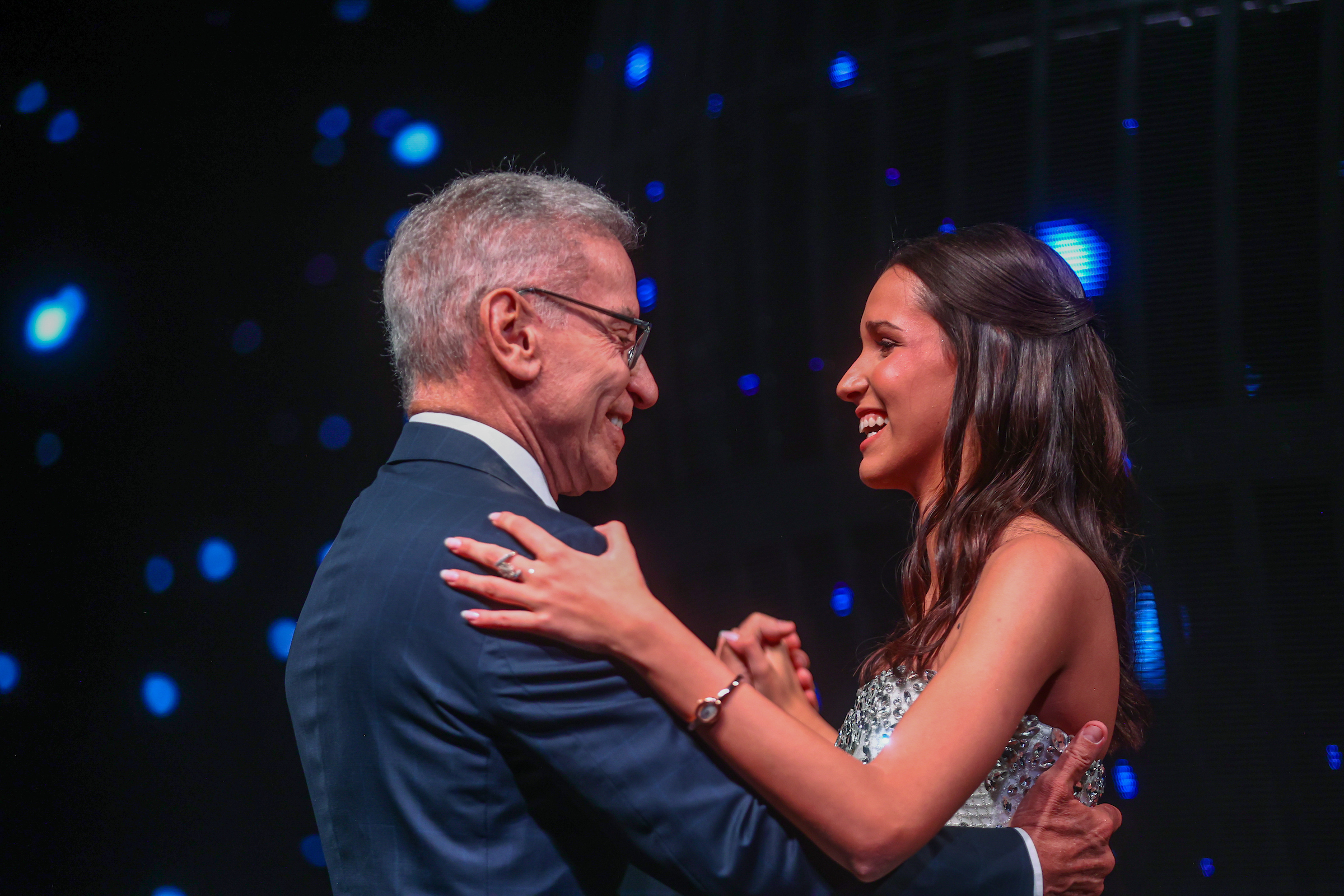 Ilca Maria Estevão exalta 15 anos da filha Marita em festa de gala