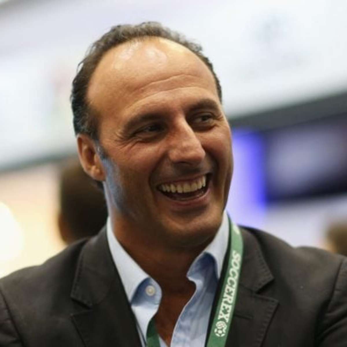 Ex-jogador do Tottenham anuncia candidatura à presidência da Fifa