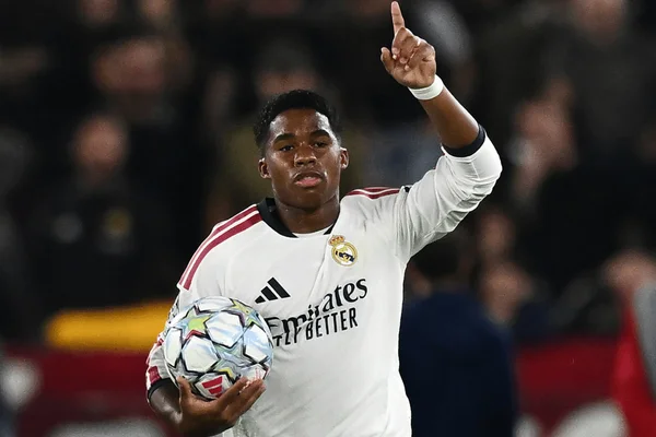 Goleadas, virada do Real Madrid e vitória do PSG marcam dia de Champions - destaque galeria