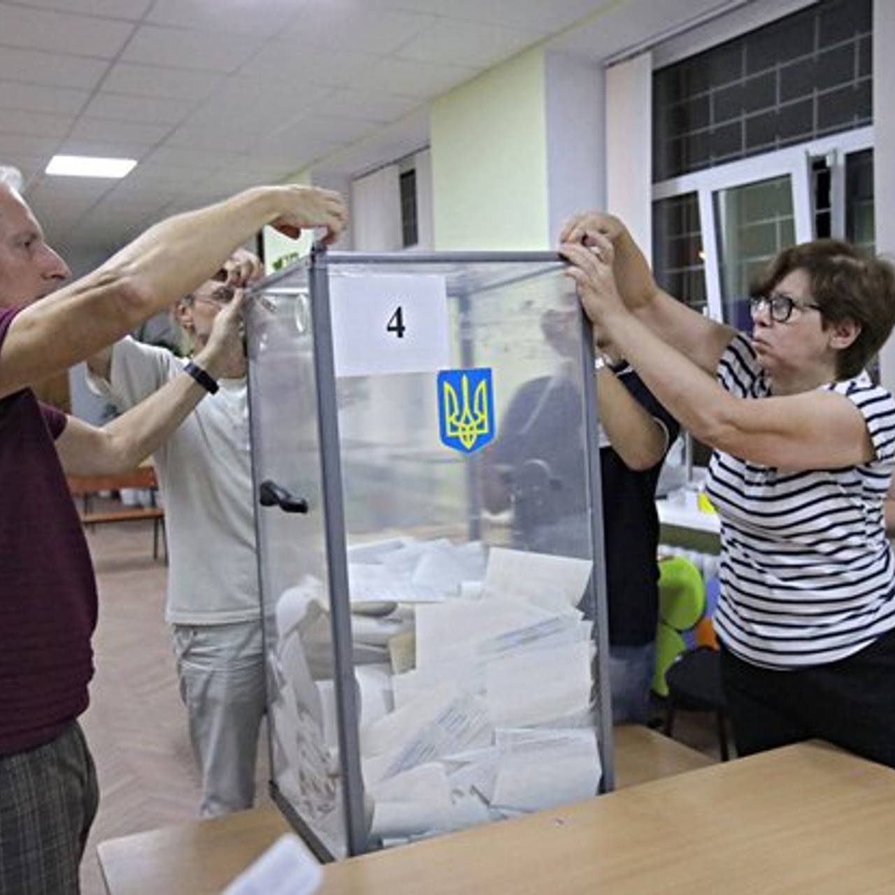 Um ex-espião revelou o plano astuto de Zelensky após a declaração chocante sobre as eleições