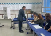 Presidente do TSE, Kassio Nunes Marques vota no início das Eleições 2026