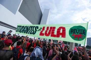 O ato começou no Museu da República e depois seguiu pela Esplanada dos Ministérios