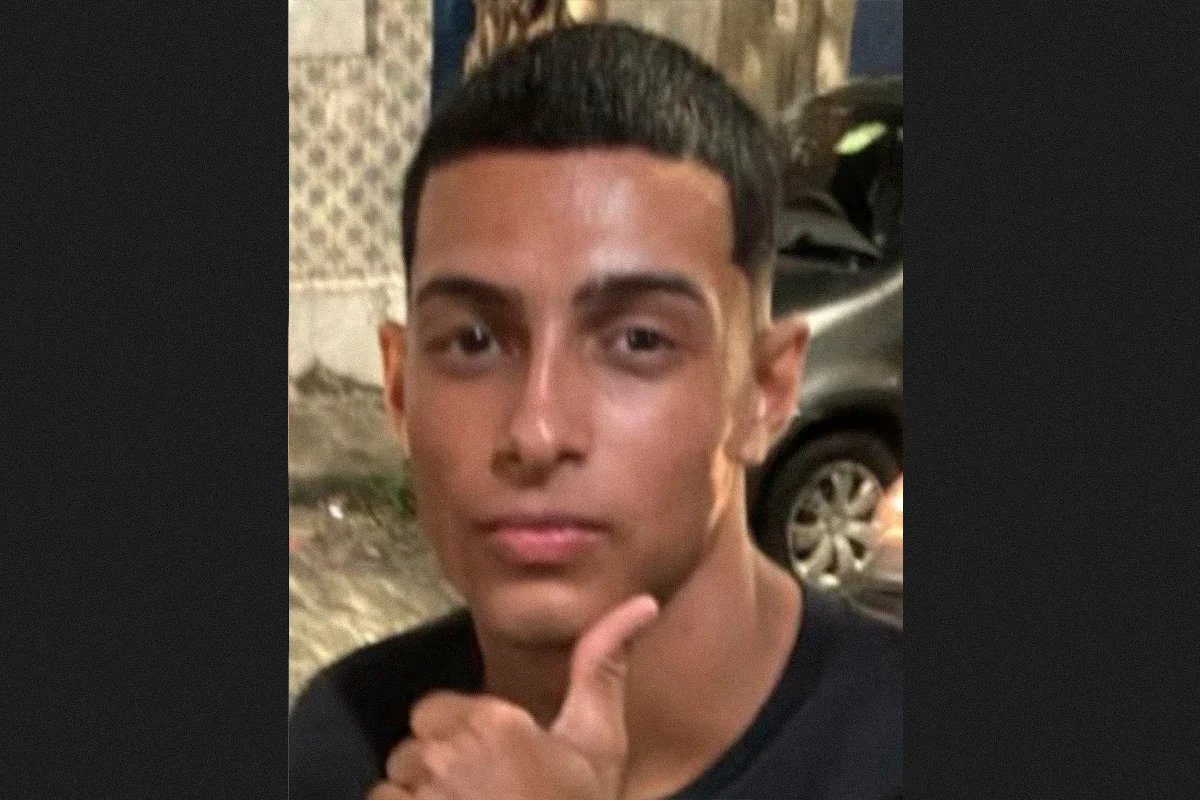 Imagem colorida, Soldado fugiu com armamento- Mtrópoles