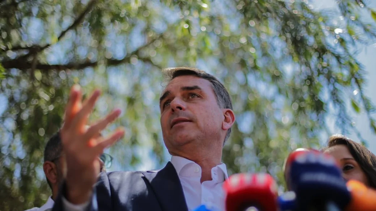 Flávio nega corte na aposentadoria e diz que fará ajuste acima da inflação